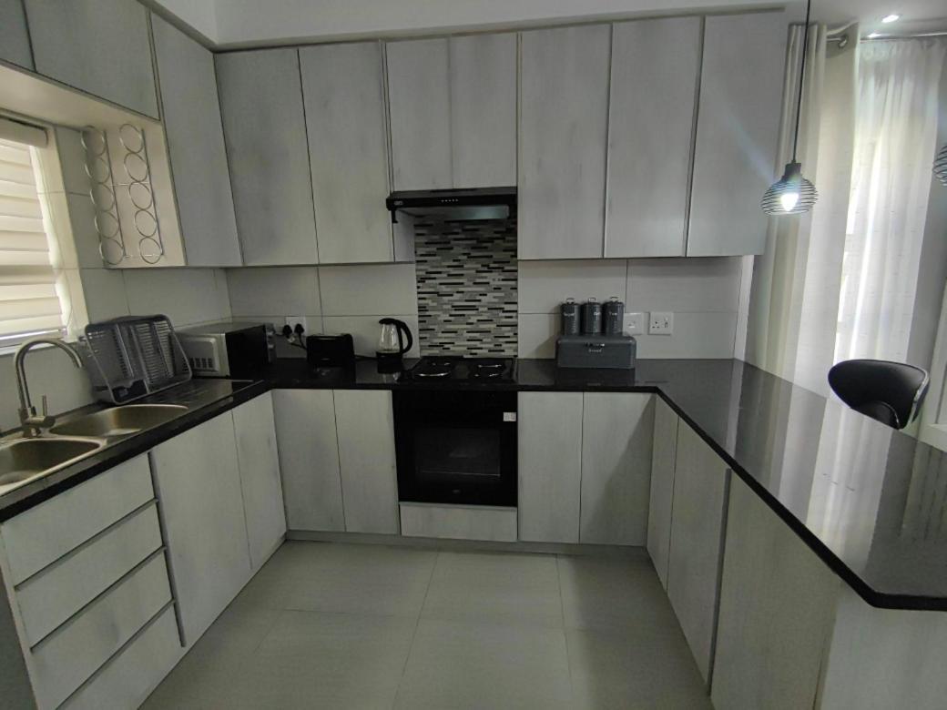 Executive 2-bedroom Serenity In Wendywood Sandton With Its Own Entrance
