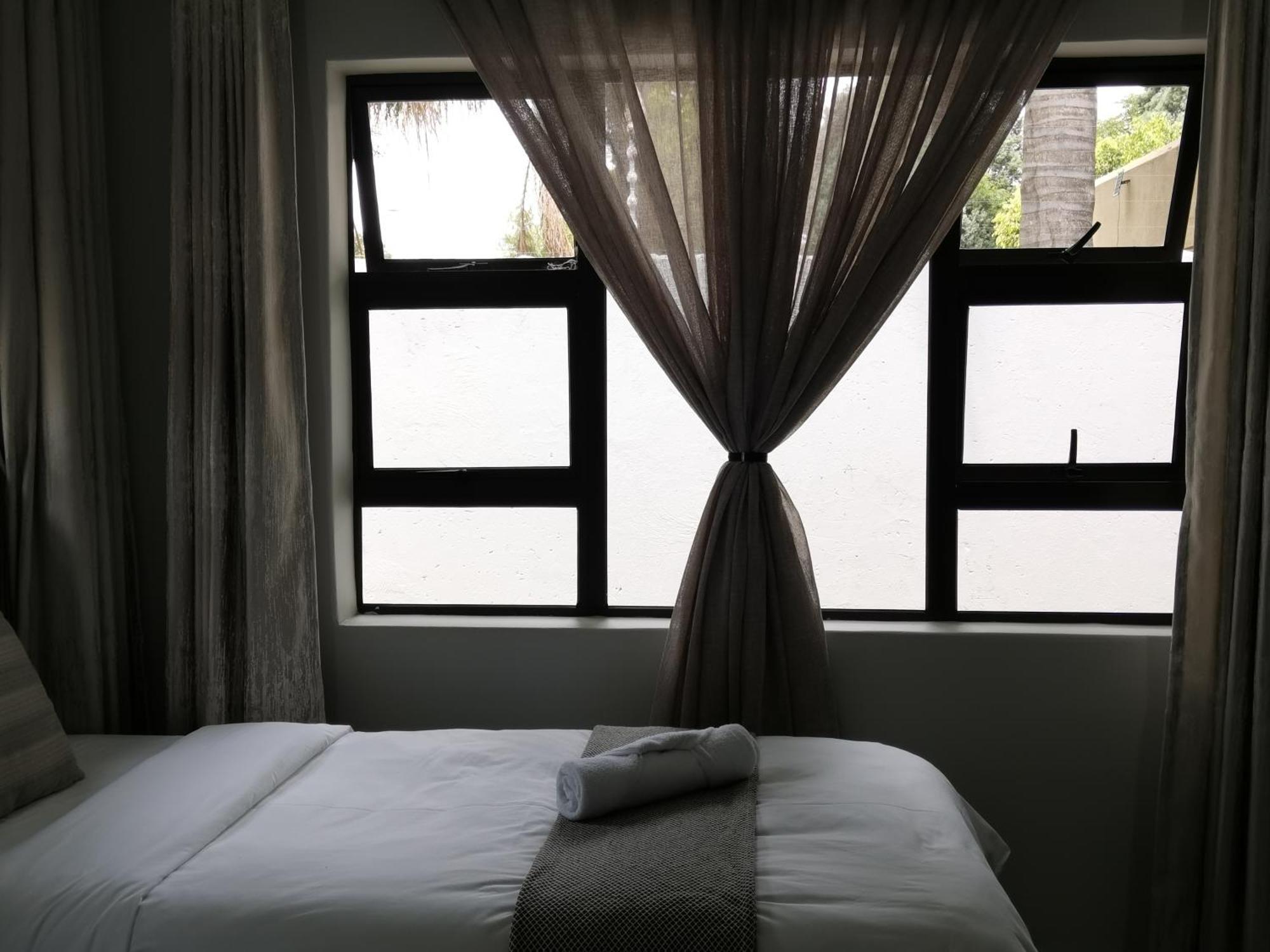 Executive 2-bedroom Serenity In Wendywood Sandton With Its Own Entrance Johannesburg